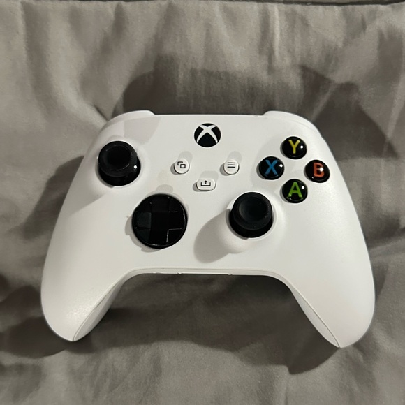 Microsoft Xbox Series S 512GB White System Console W/ White Controller & Cords - Picture 6 of 9